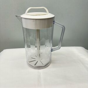 pampered chef 2 quart 2 liter drink pitcher mixer